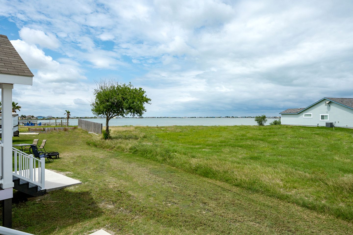 Luminous Small Cottage with Shared Pool in Rockport, Texas
