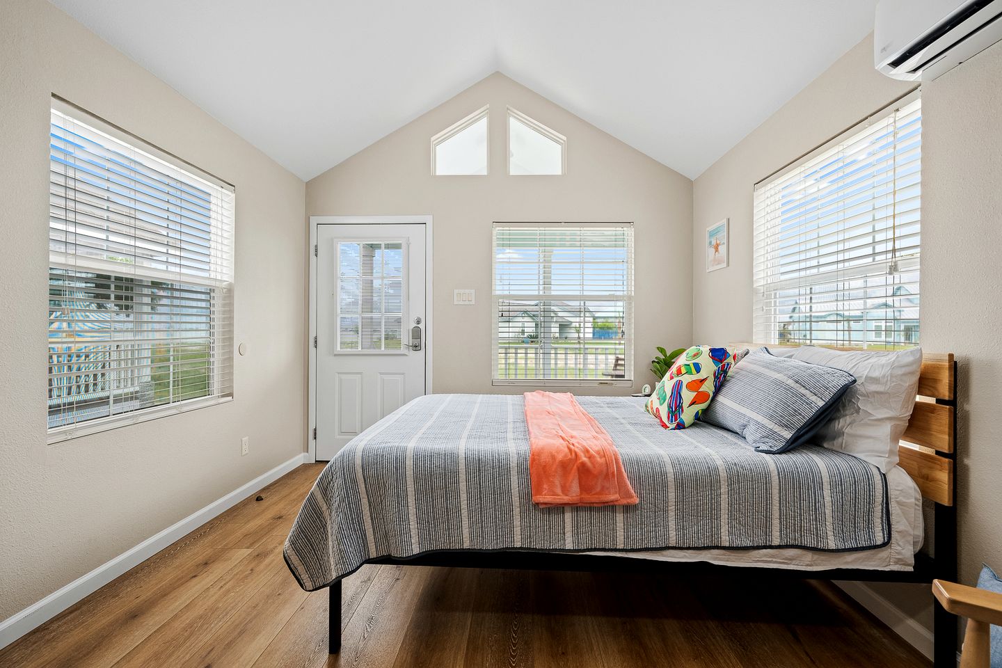 Luminous Small Cottage with Shared Pool in Rockport, Texas