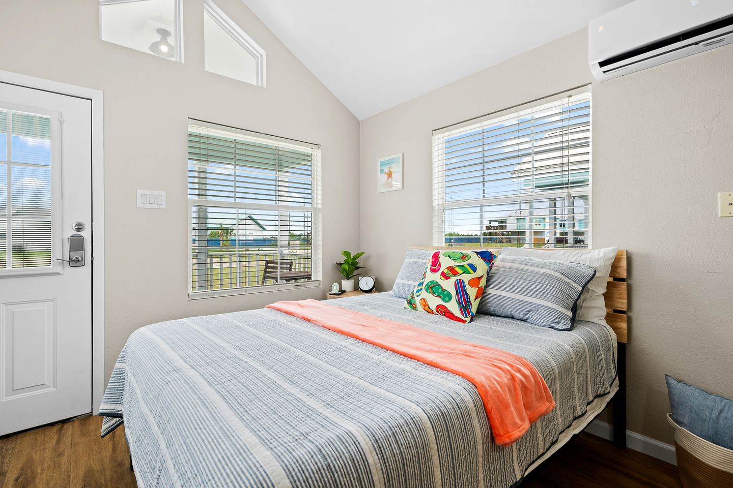 Luminous Small Cottage with Shared Pool in Rockport, Texas