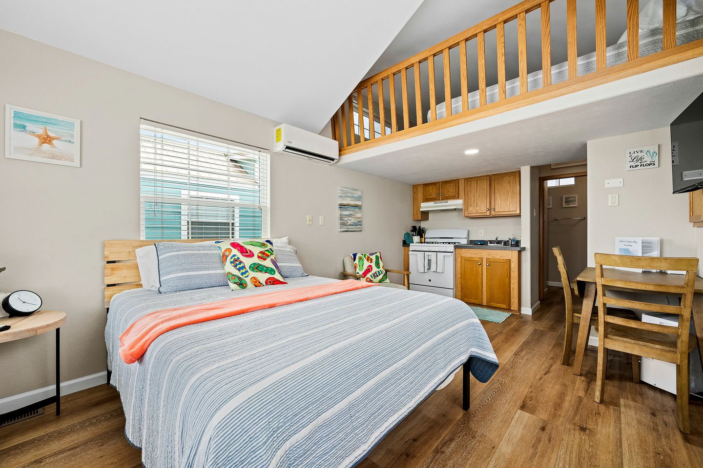Luminous Small Cottage with Shared Pool in Rockport, Texas