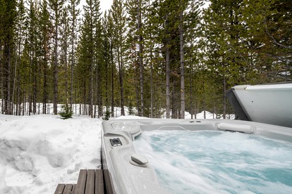 Lovely Design Cabin with Hot-Tub and Board Games in Big Sky, Montana photo 4