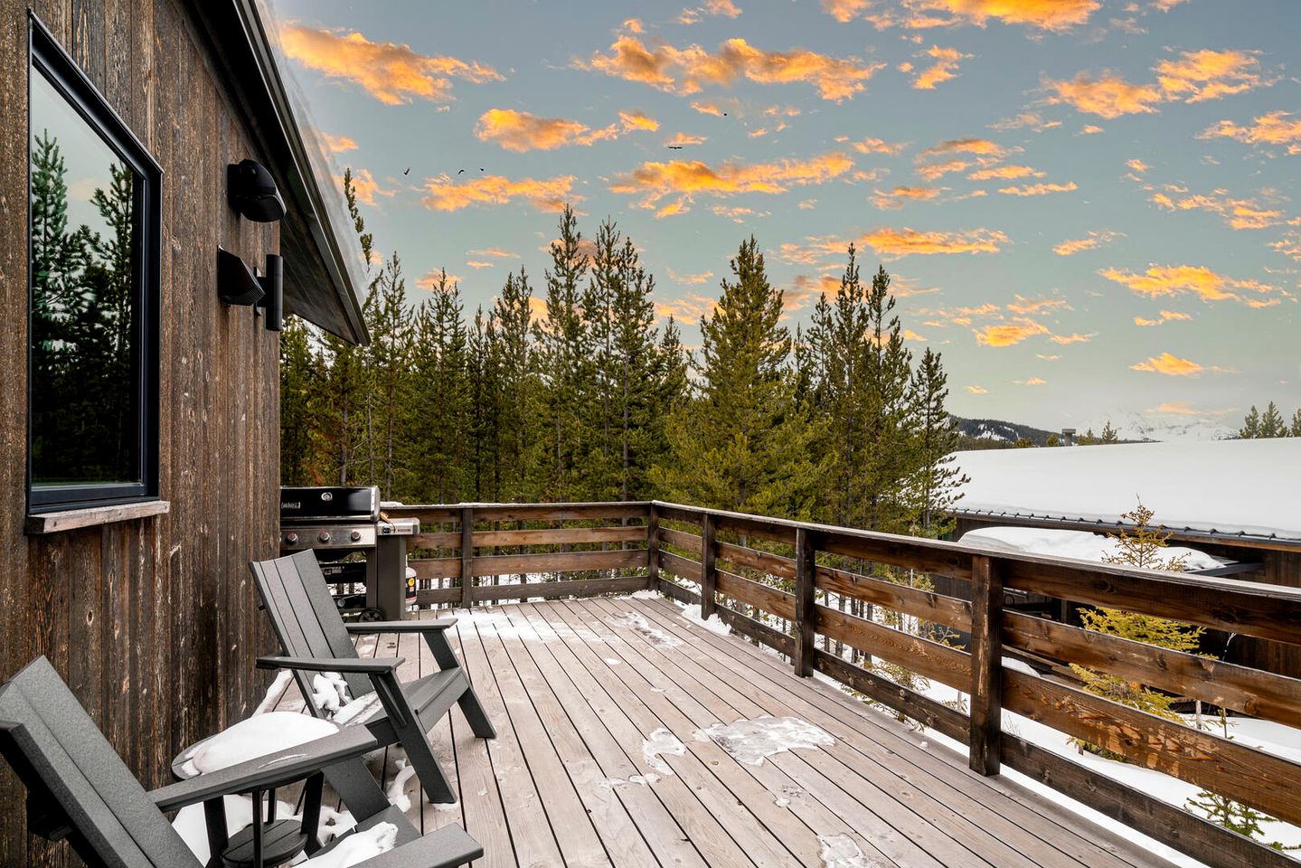 Lovely Design Cabin with Hot-Tub and Board Games in Big Sky, Montana