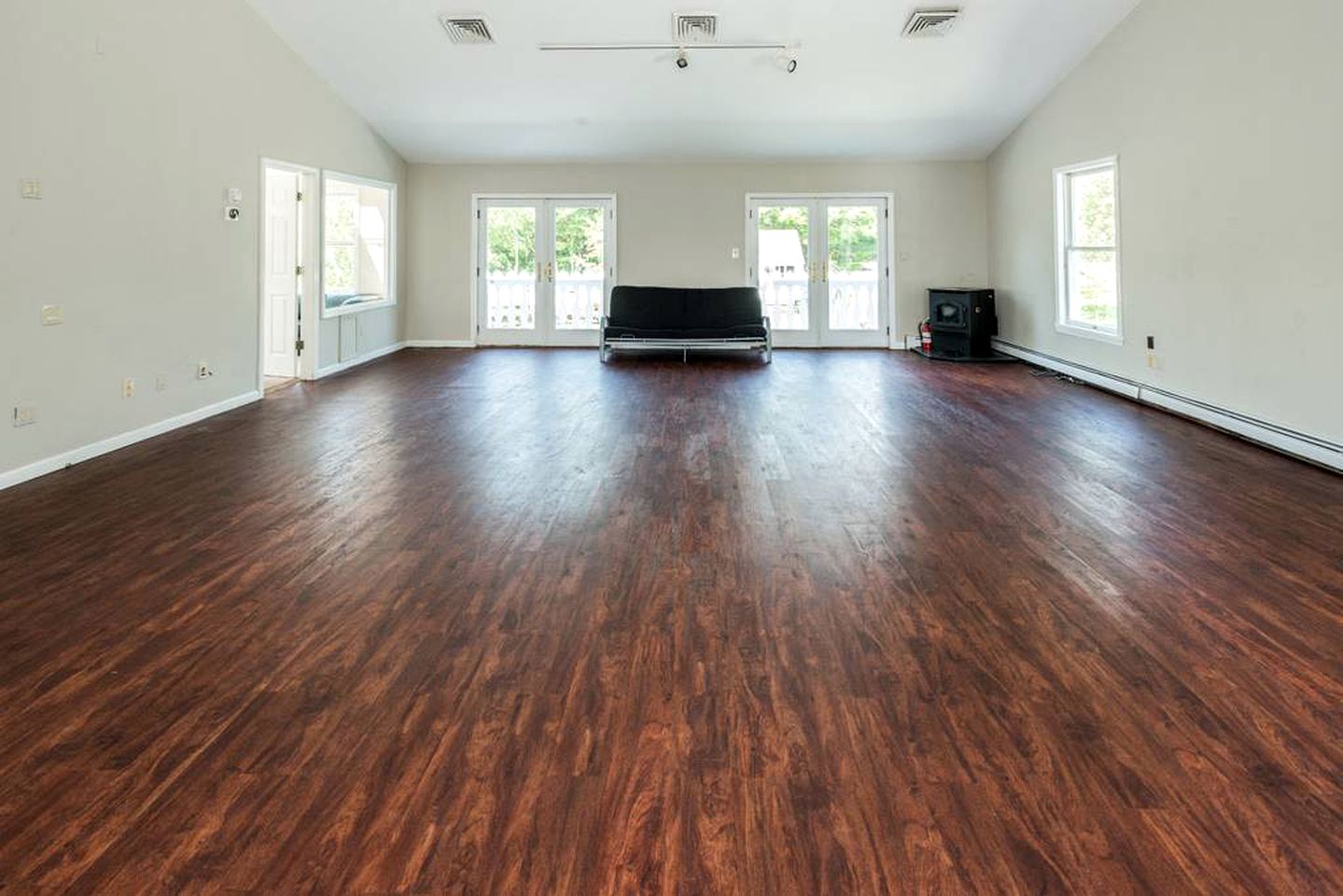 27-Person Luxury Villa Rental in Hudson Valley, New York