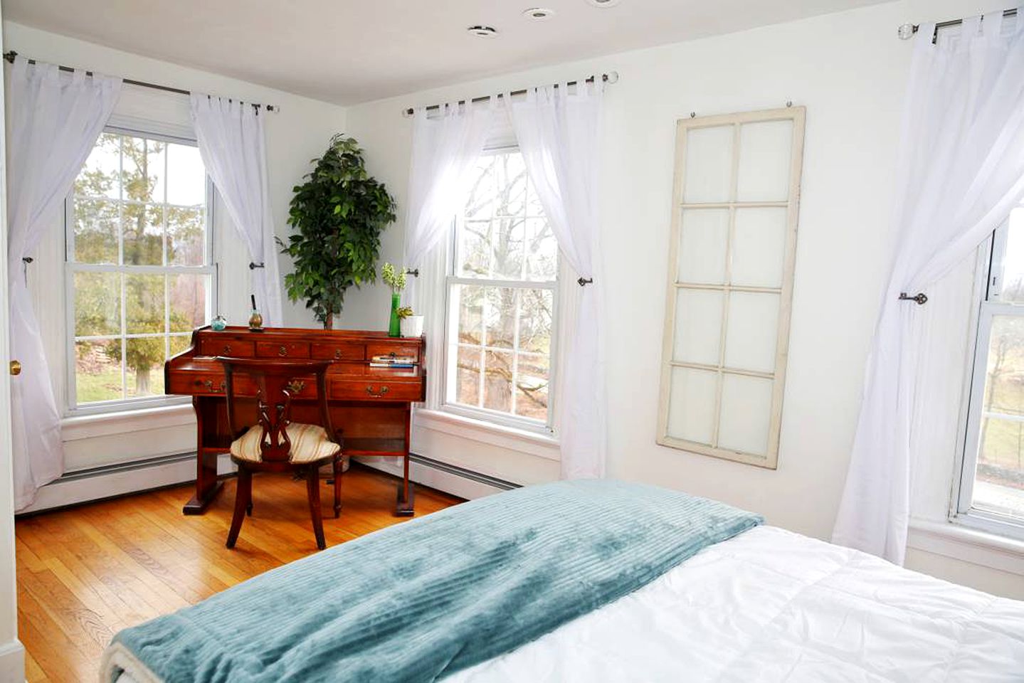 27-Person Luxury Villa Rental in Hudson Valley, New York