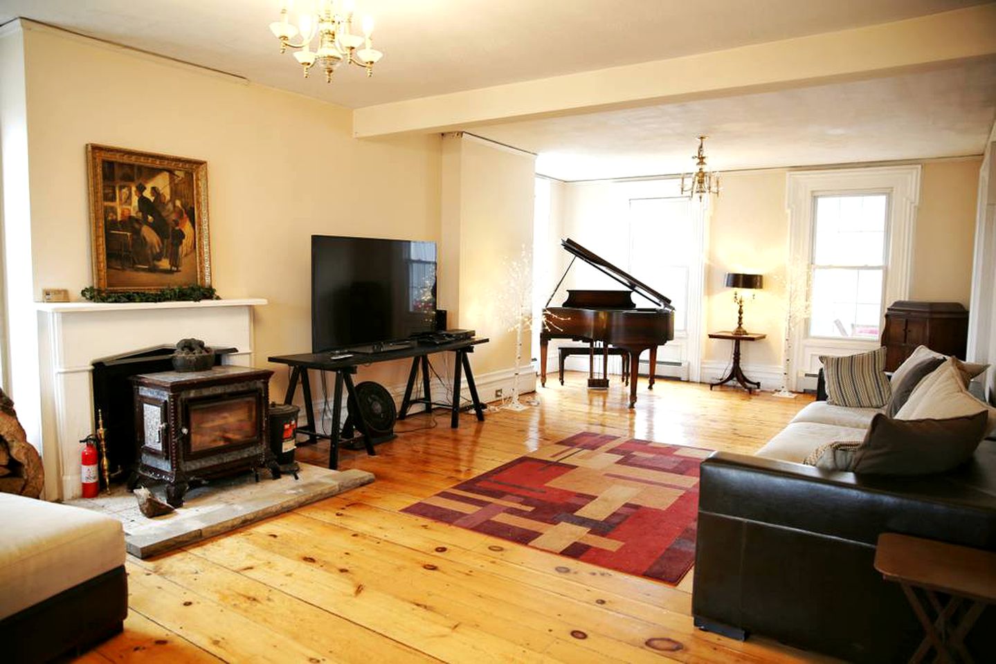 27-Person Luxury Villa Rental in Hudson Valley, New York