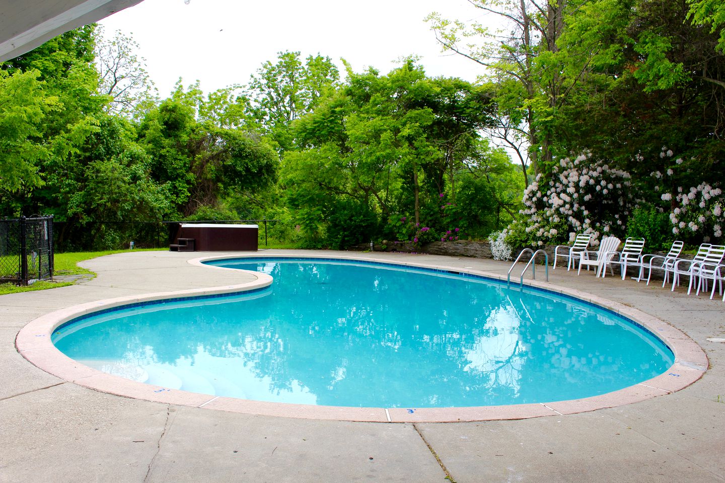 27-Person Luxury Villa Rental in Hudson Valley, New York