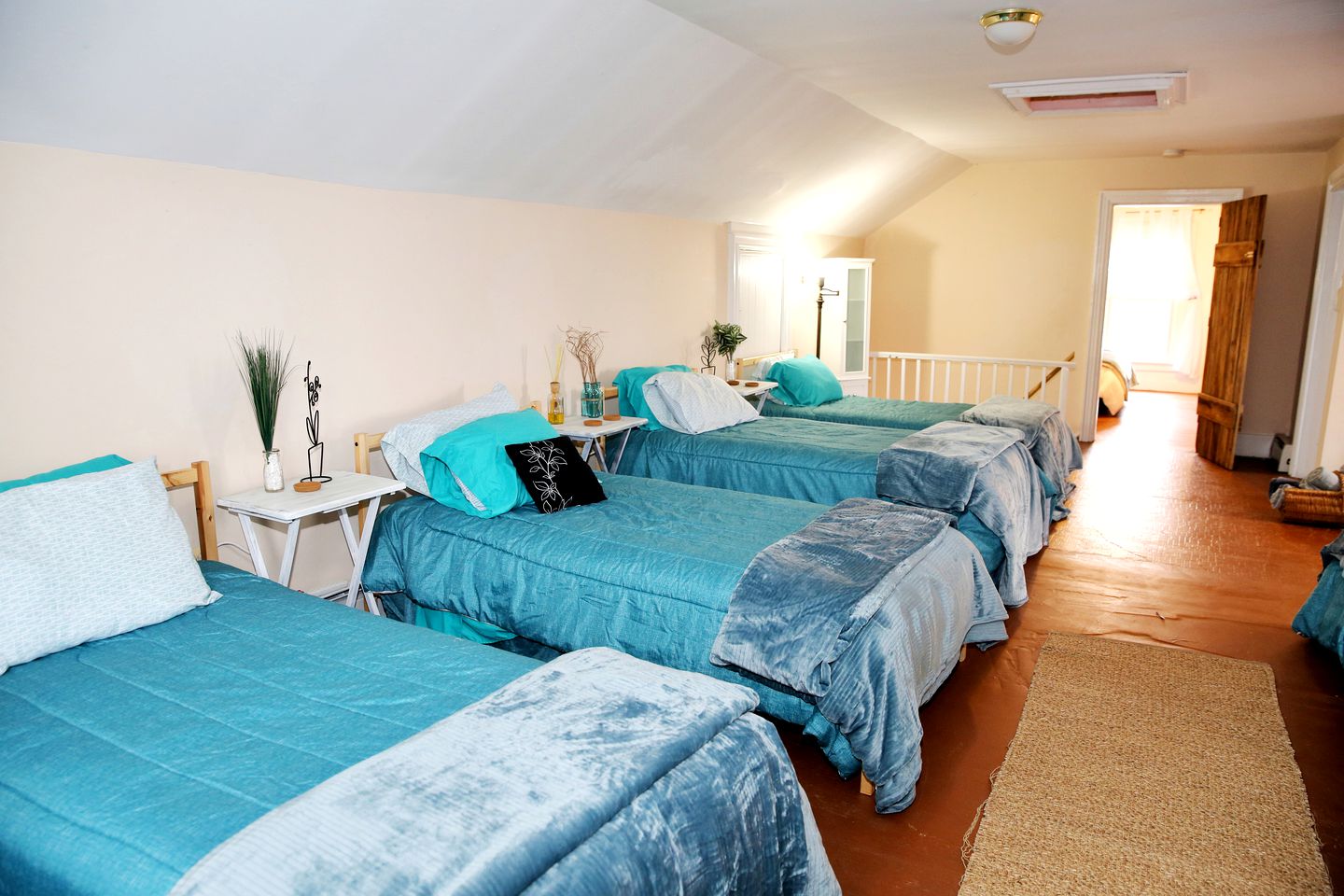 27-Person Luxury Villa Rental in Hudson Valley, New York