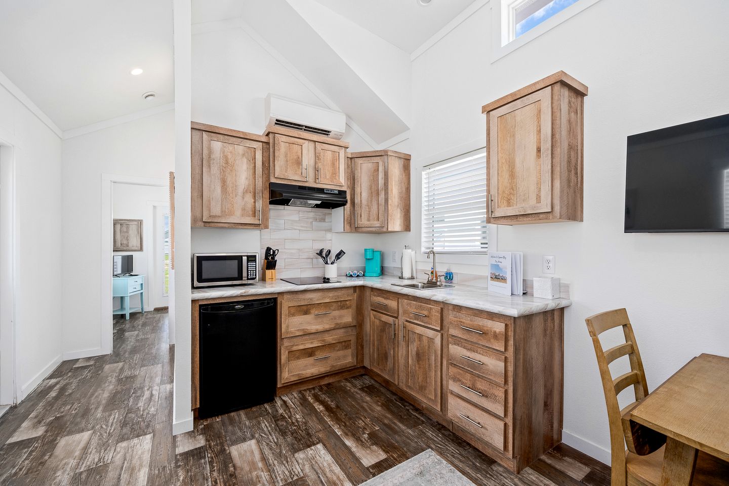 Bayfront Tiny Cabin Ideal for Water Activtiest in Rockport, Texas