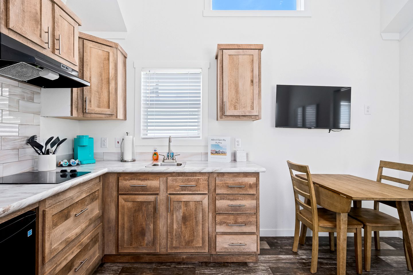 Bayfront Tiny Cabin Ideal for Water Activtiest in Rockport, Texas