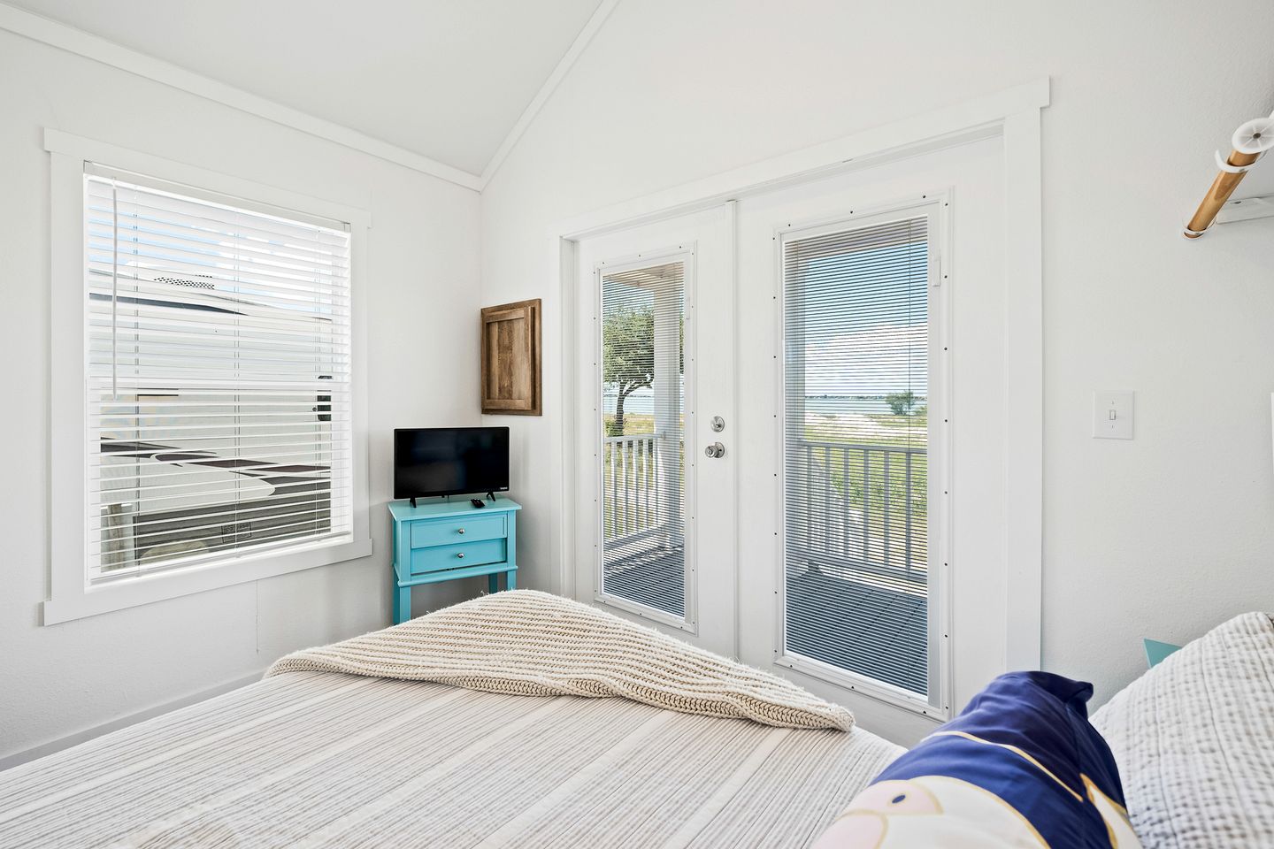 Bayfront Tiny Cabin Ideal for Water Activtiest in Rockport, Texas
