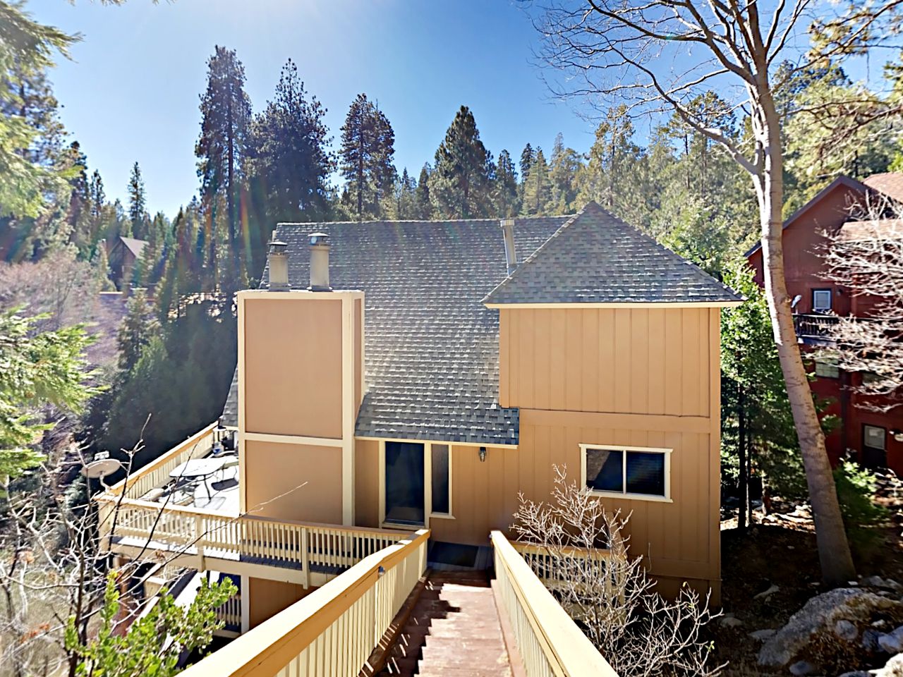 Cabin Getaway Overlooking Lake Arrowhead, California