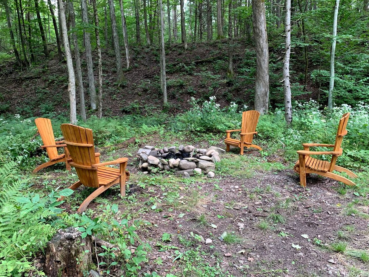 Cozy Three-Bedroom Cabin Near The Salmon River in Altmar, New York