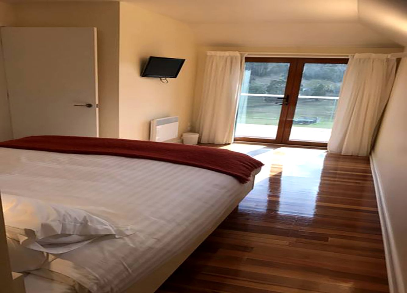 Superb Farm Stay Holiday in the Stunning Region of Derwent Valley, Tasmania