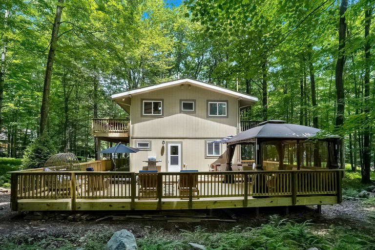 Cabin rental for a weekend getaway in the Poconos