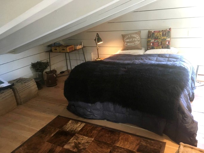 Cabins (Akaroa, South Island, New Zealand)