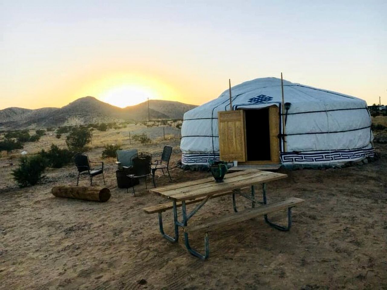 Picturesque Yurt Fantastic for Stargazing near Joshua Tree National Park, California