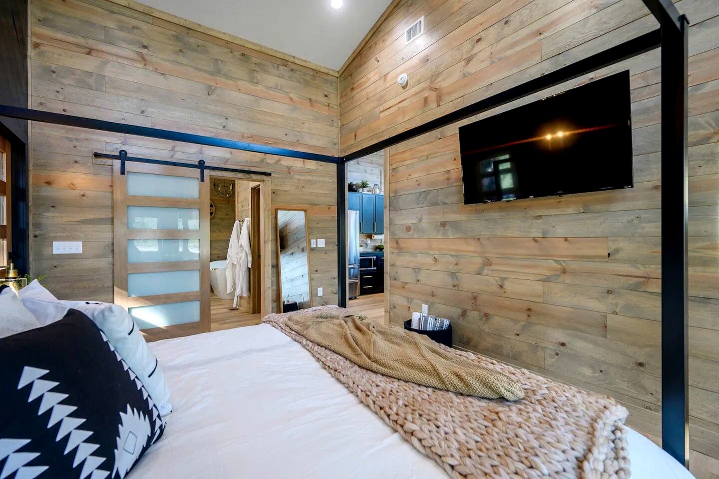 Peaceful and Romantic Glamping Cabin in Southeastern Oklahoma, near Hochatown and Broken Bow