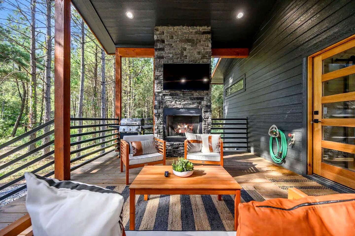 Peaceful and Romantic Glamping Cabin in Southeastern Oklahoma, near Hochatown and Broken Bow