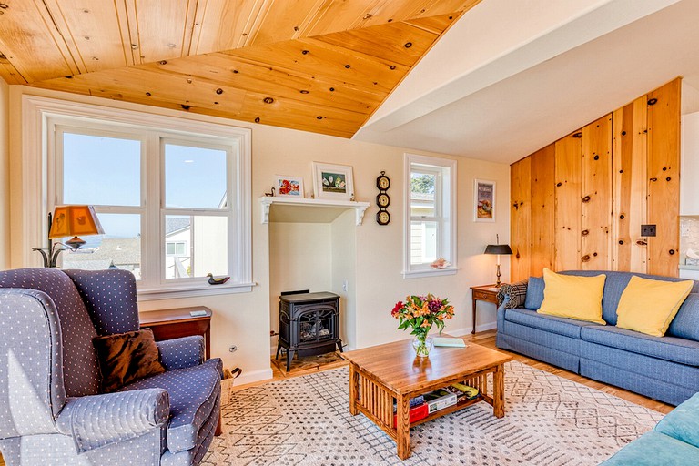 Cottages (Dillon Beach, California, United States)