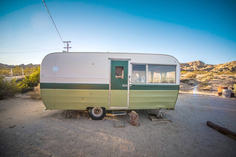 Cabins (Joshua Tree, California, United States)