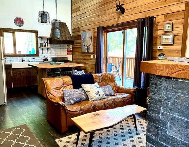 Cabins (Balmoral, British Columbia, Canada)