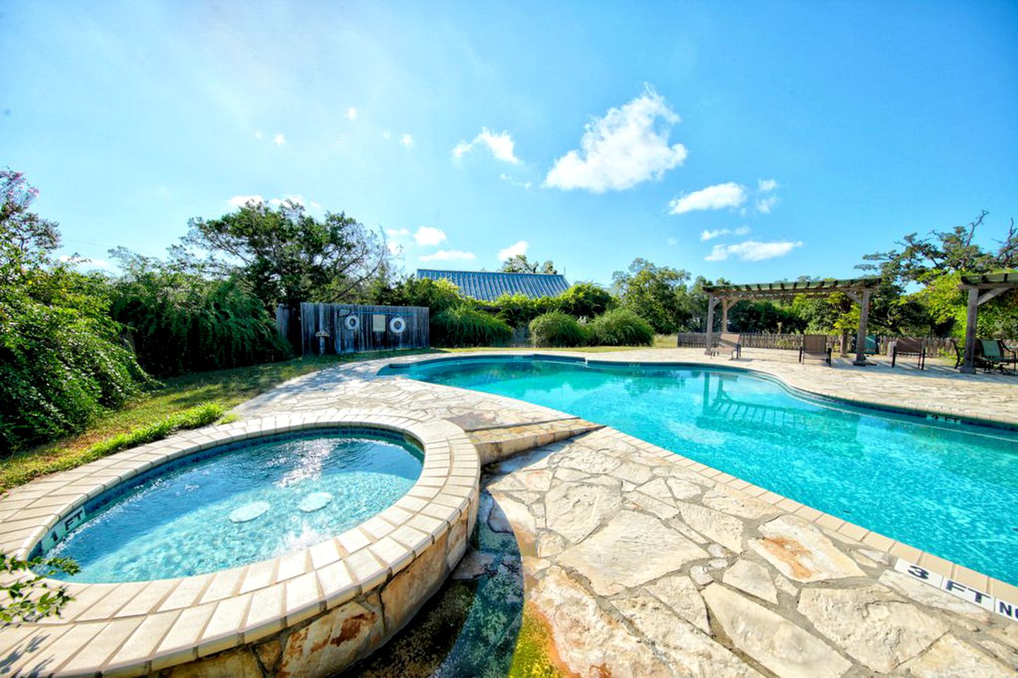 1800's Antique Log Cabin with Modern Amenities near Fredericksburg and Kerrville, Texas