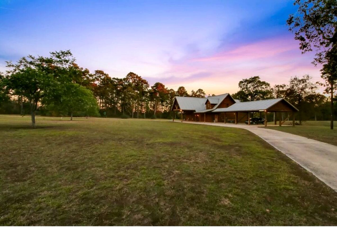 Fantastic Cabin Rental with Outdoor Living Space Ideal for a Lake Conroe Getaway