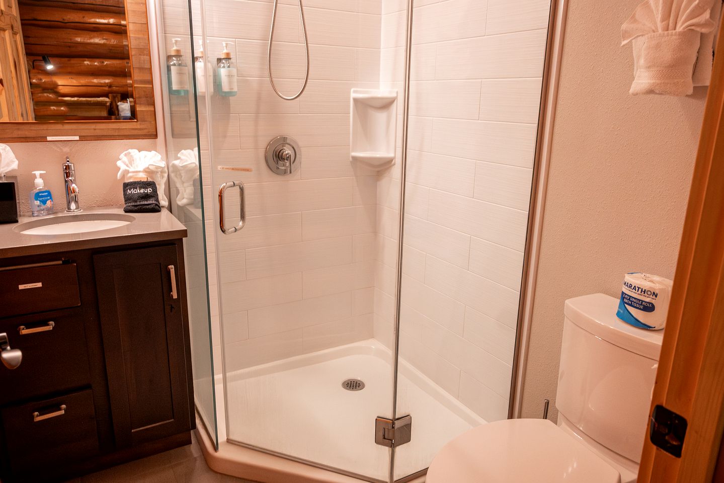 Spacious Pet-Friendly Log Cabin with King Bed & Full Kitchen | Bonners Ferry, Idaho Retreat
