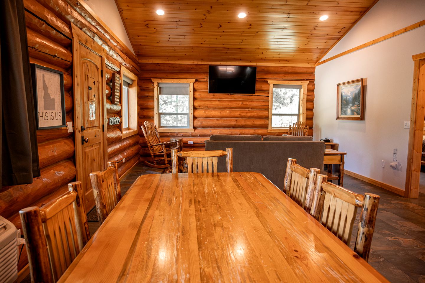 Spacious Pet-Friendly Log Cabin with King Bed & Full Kitchen | Bonners Ferry, Idaho Retreat