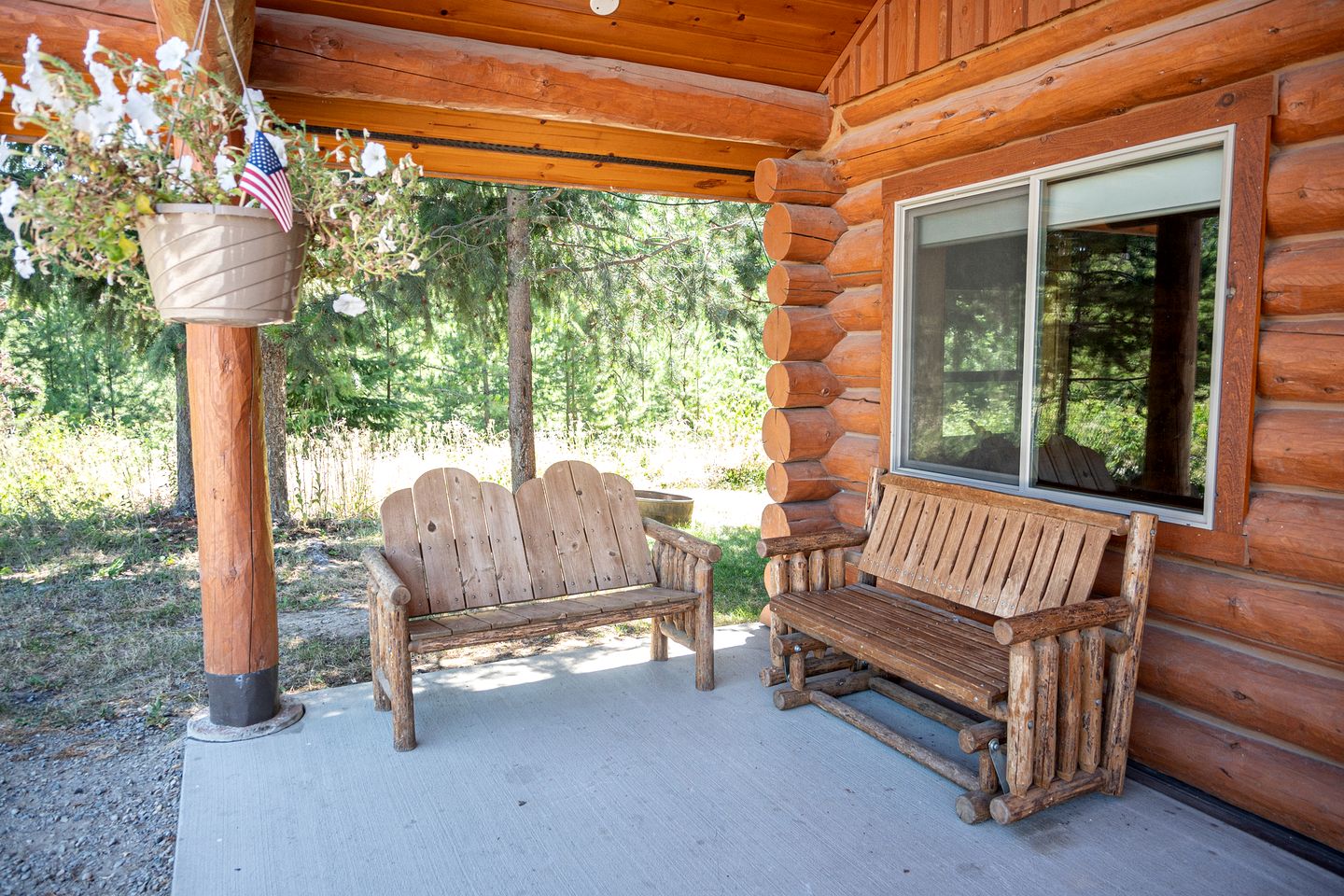 Spacious Pet-Friendly Log Cabin with King Bed & Full Kitchen | Bonners Ferry, Idaho Retreat