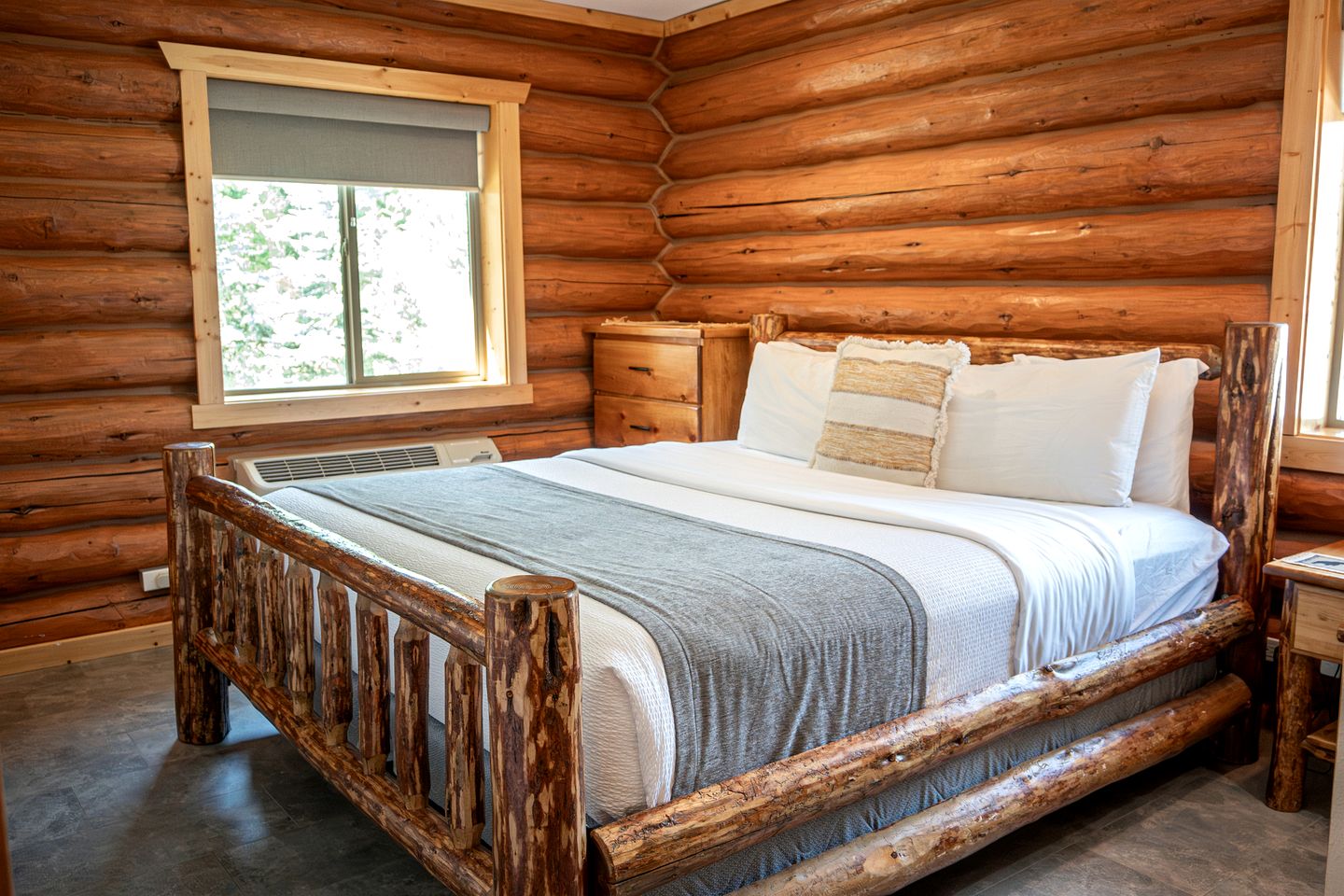 Spacious Luxury Cabin with Bunk Room & Nature Trail Access near Bonners Ferry, Idaho