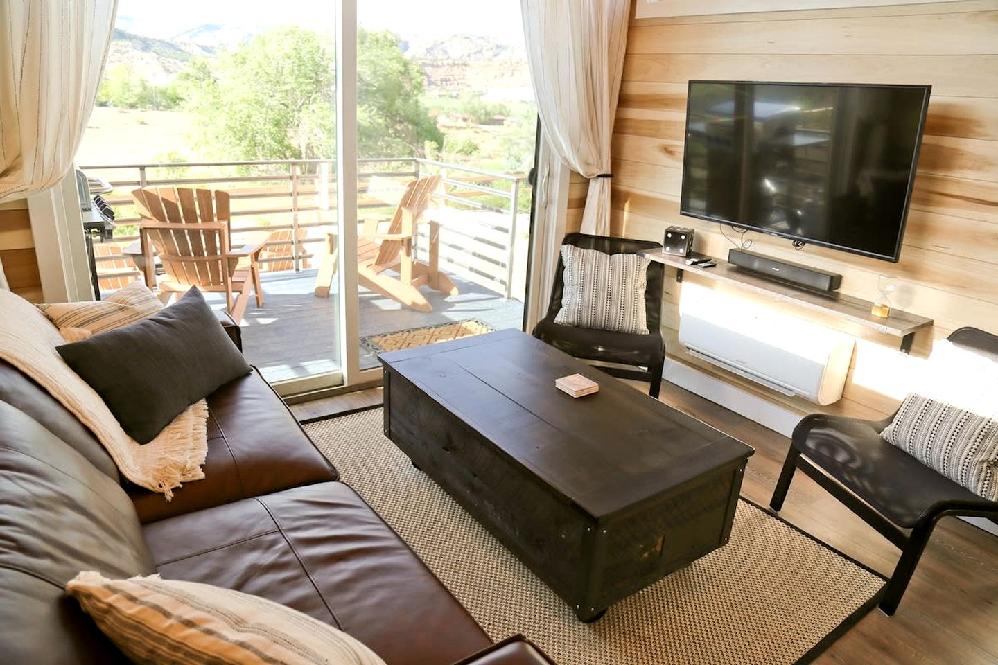 Spectacular Secluded Tiny House with Stunning Desert Views in Escalante, Utah