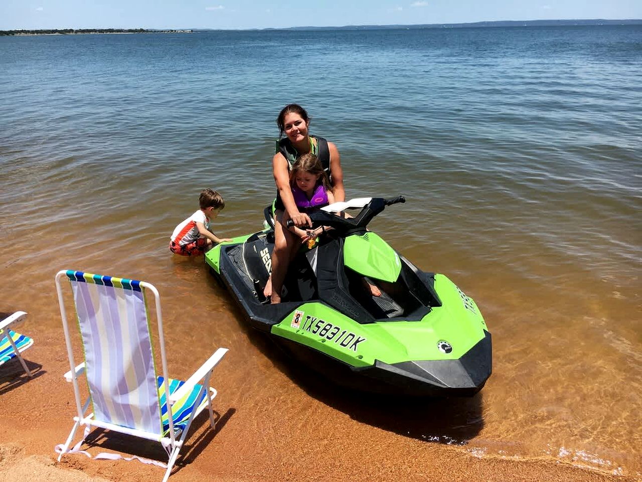 Unwind at Lake Buchanan: Charming Cabin, Panoramic Views, Outdoor Activities & Vineyards in Texas