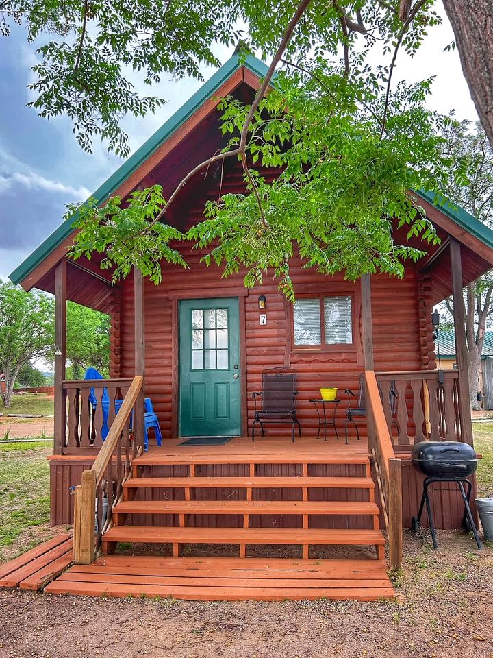 Peaceful Lakefront Cabin with Loft, Beach Access & Sunset Views in Buchanan Dam, Texas