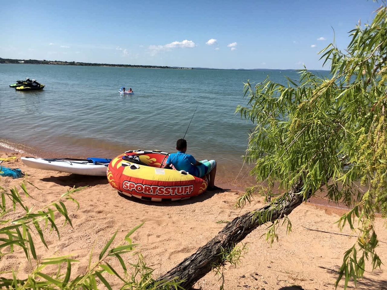 Peaceful Lakefront Cabin with Loft, Beach Access & Sunset Views in Buchanan Dam, Texas