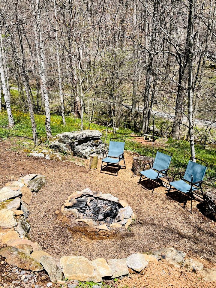 Off Grid Tiny Cabin Ideal for Couples in Burnsville, North Carolina
