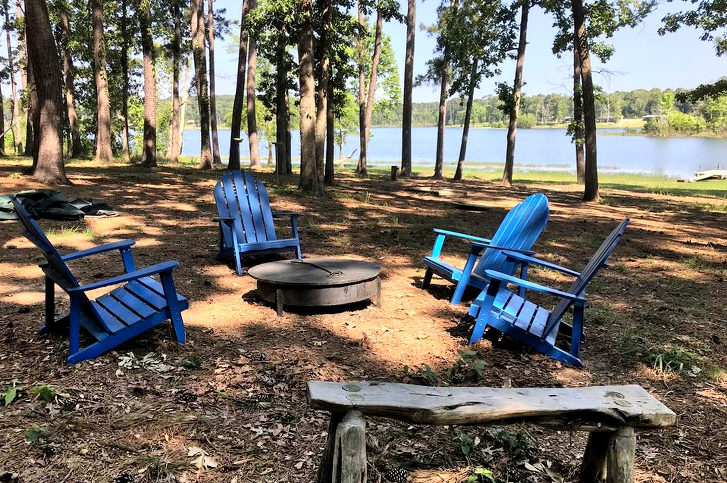 Rustic 18-Person Cabin Rental on Lake Sam Rayburn for Staycation near Houston
