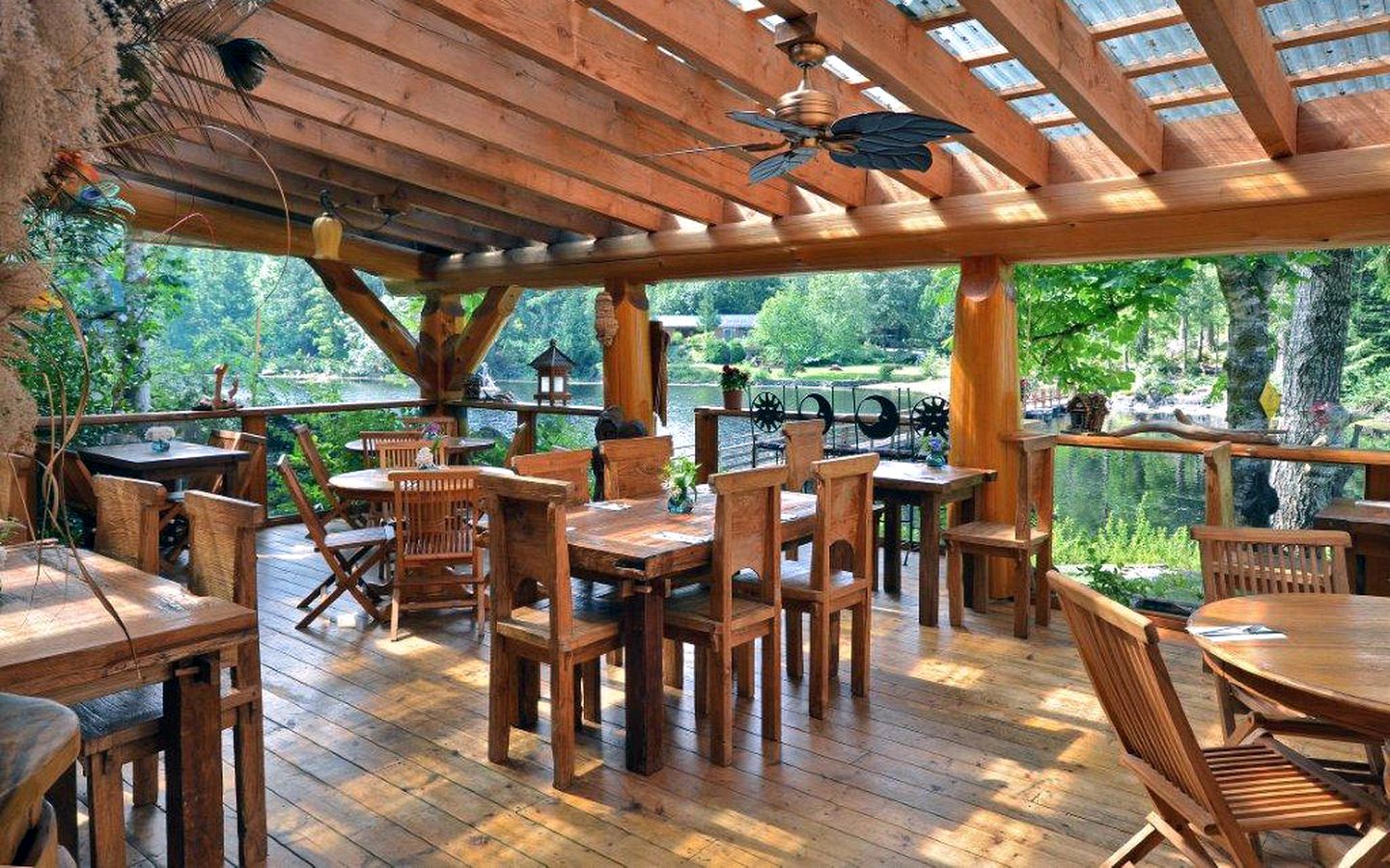 Charming Cottage next to a Lagoon near Sechelt Inlet, British Columbia