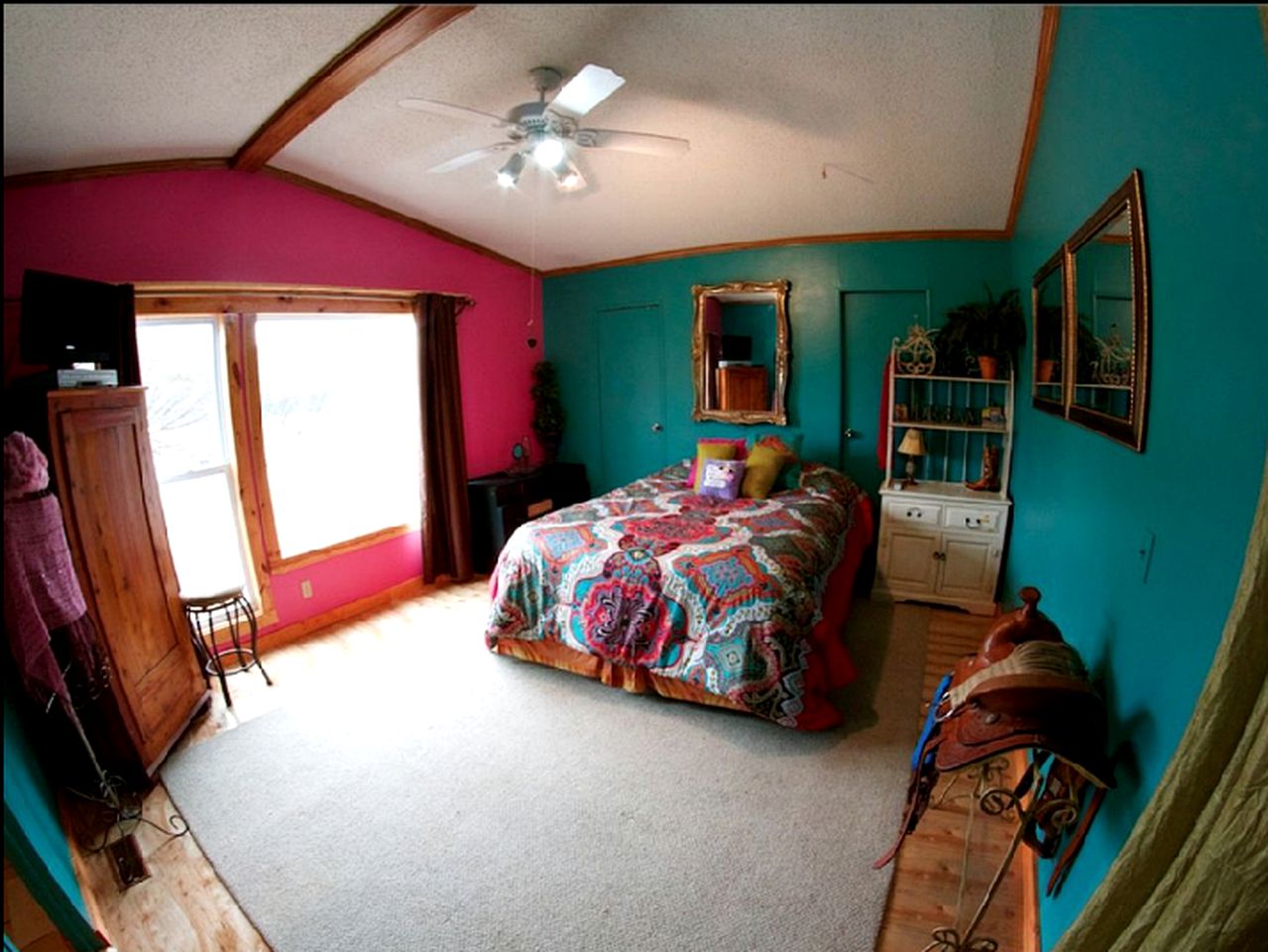 Rustic Country Cabin on Three Acre Rural Property for Staycation near Austin