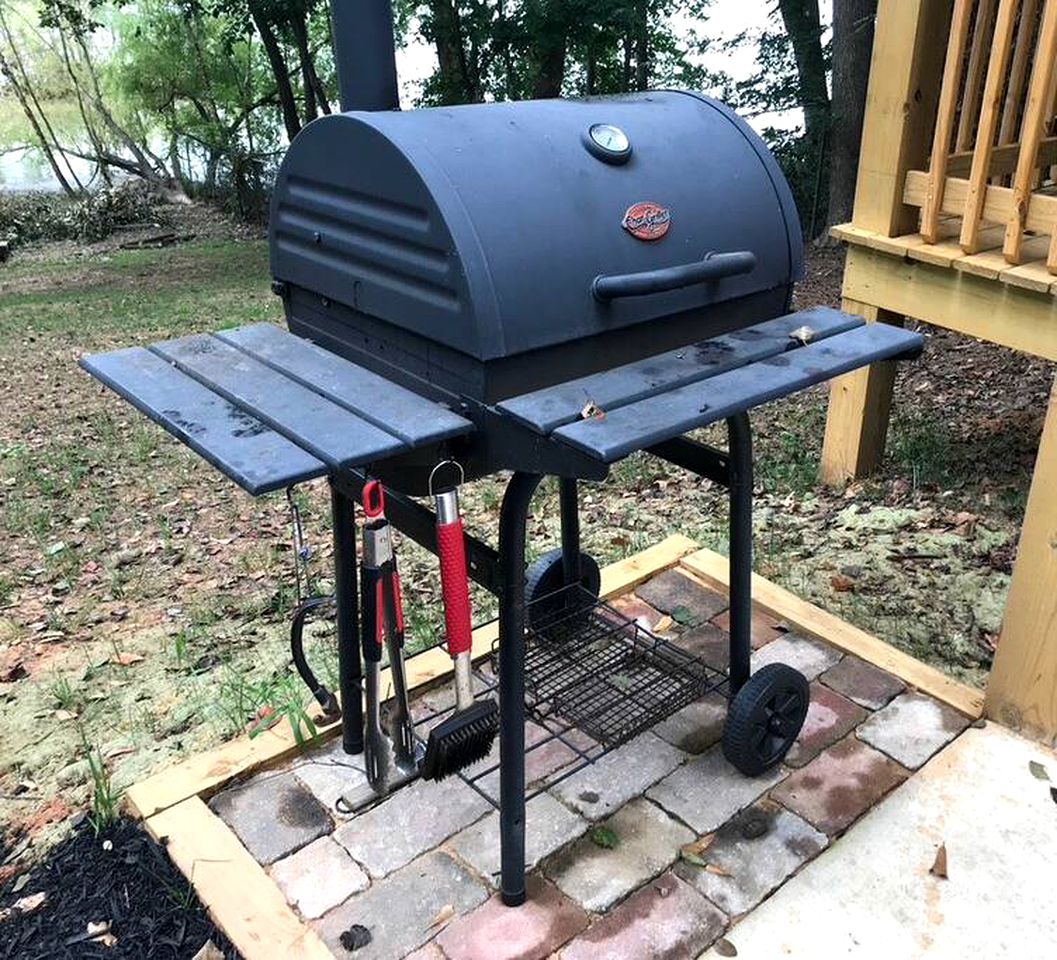 Waterfront Cottage with Fire Pit, Kayaks, Dock and Picnic Space in Charlotte, North Carolina