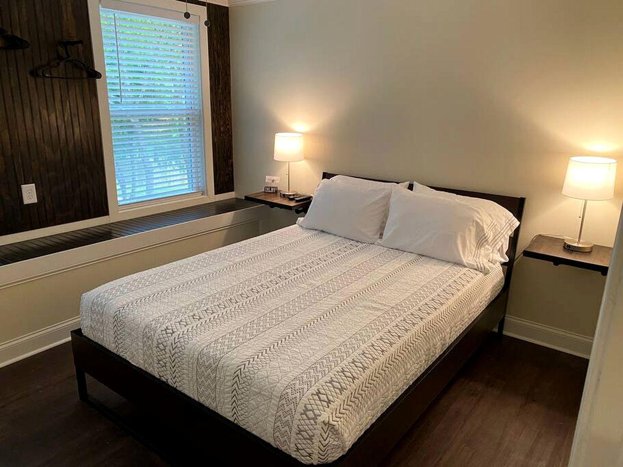 Waterfront Cottage with Fire Pit, Kayaks, Dock and Picnic Space in Charlotte, North Carolina