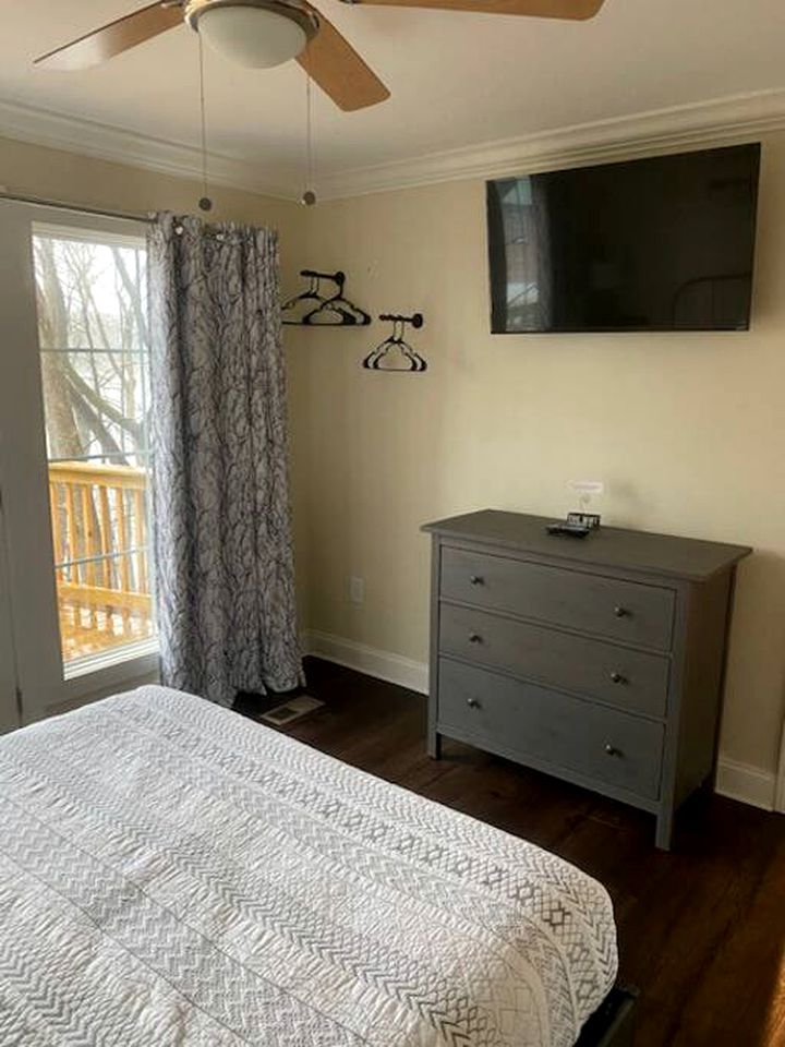 Waterfront Cottage with Fire Pit, Kayaks, Dock and Picnic Space in Charlotte, North Carolina