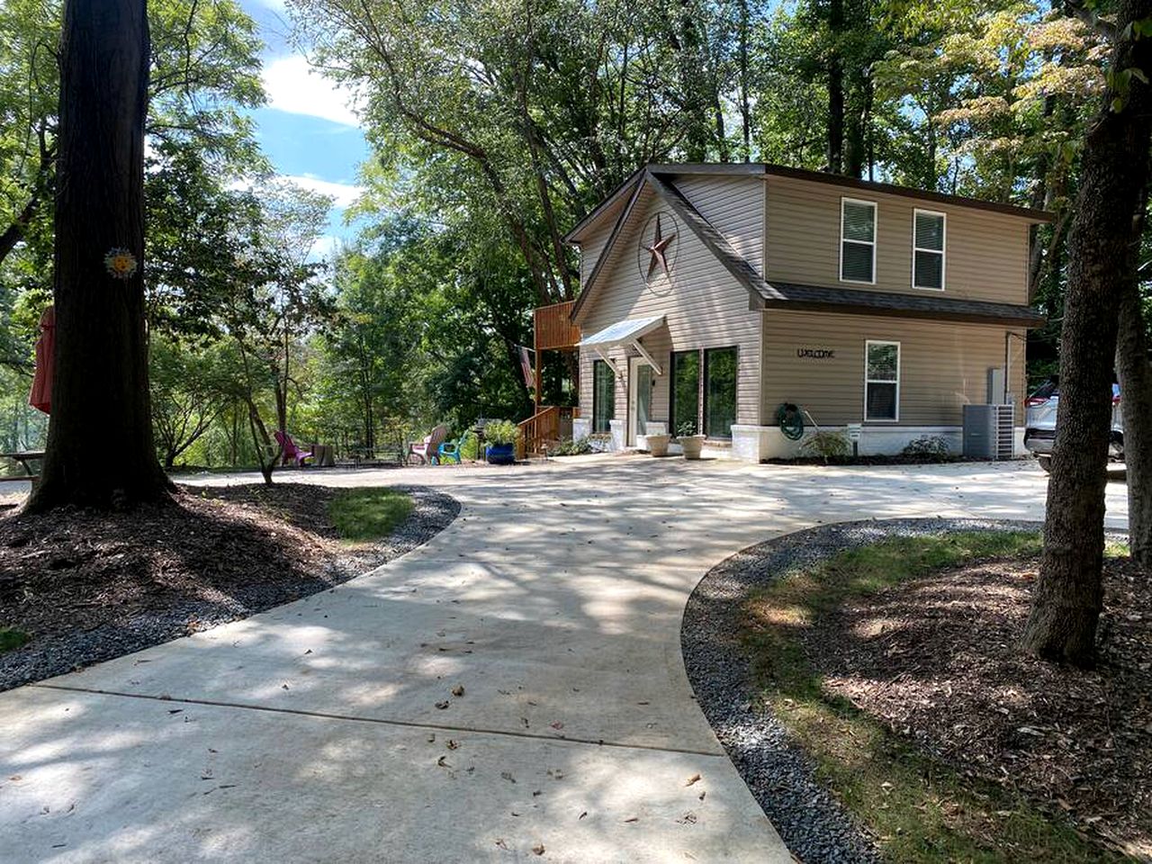 Waterfront Cottage with Fire Pit, Kayaks, Dock and Picnic Space in Charlotte, North Carolina