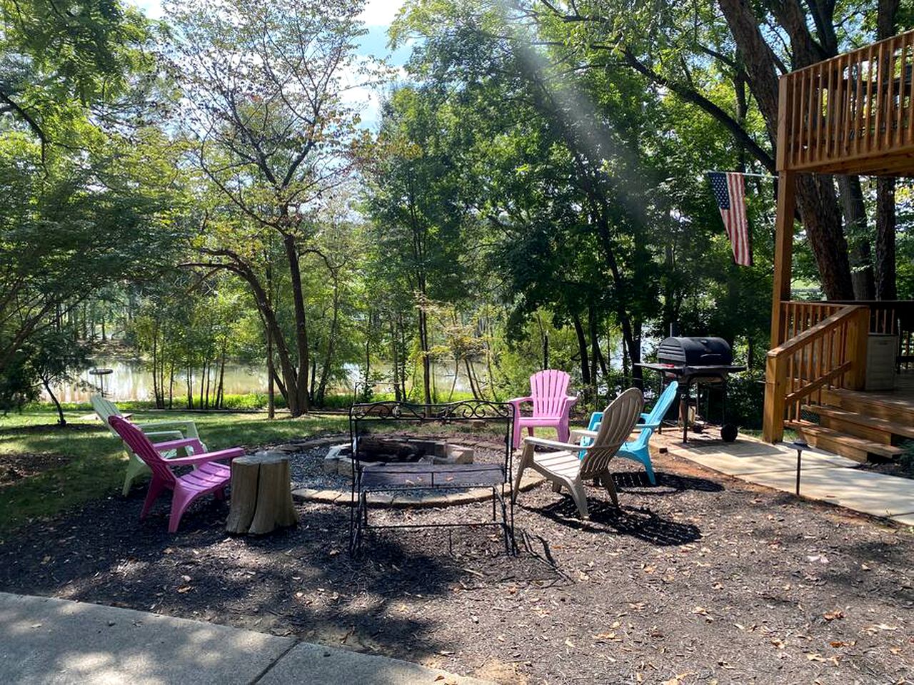 Waterfront Cottage with Fire Pit, Kayaks, Dock and Picnic Space in Charlotte, North Carolina