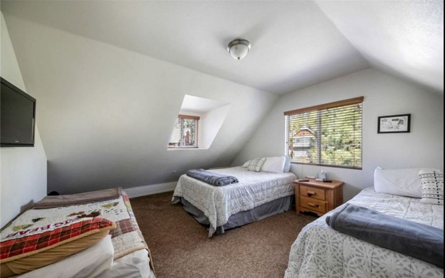 Enchanting Mountain Cabin Retreat near Big Bear Lake & Meadow Park, California