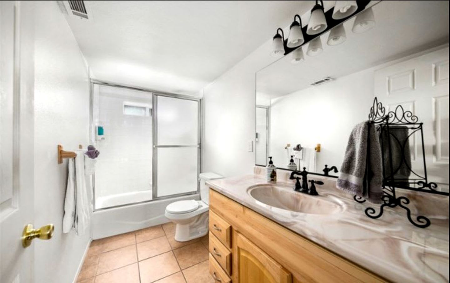 Enchanting Mountain Cabin Retreat near Big Bear Lake & Meadow Park, California