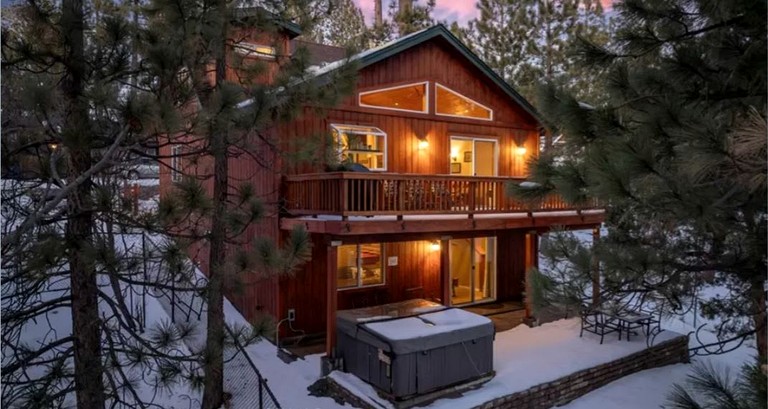 Enchanting Mountain Cabin Retreat near Big Bear Lake & Meadow Park, California