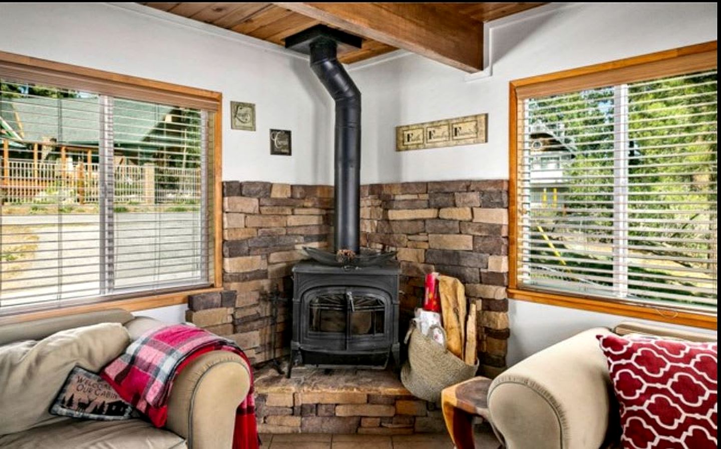 Enchanting Mountain Cabin Retreat near Big Bear Lake & Meadow Park, California