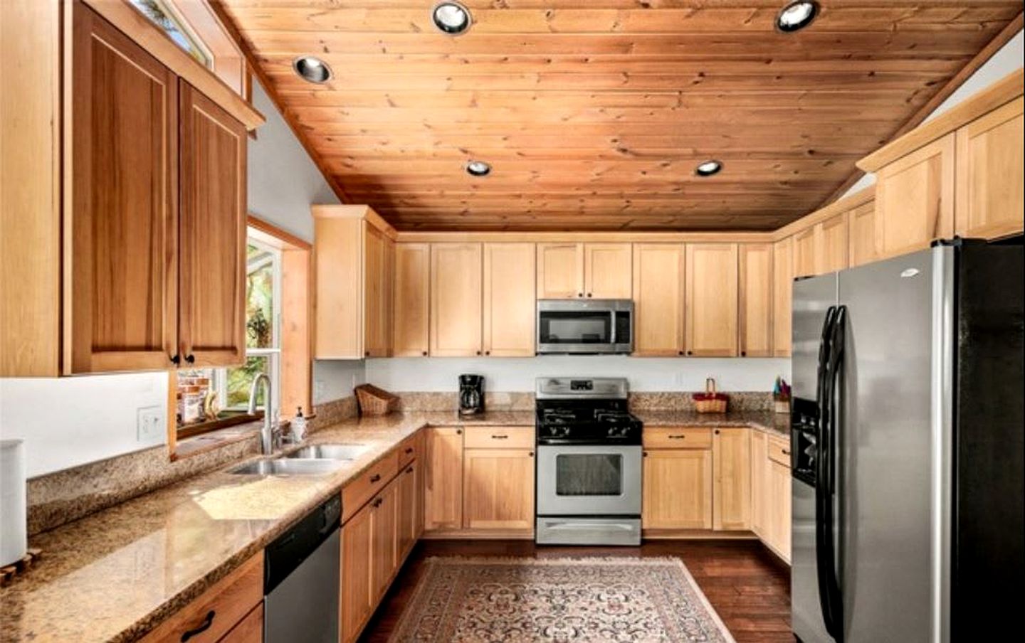 Enchanting Mountain Cabin Retreat near Big Bear Lake & Meadow Park, California