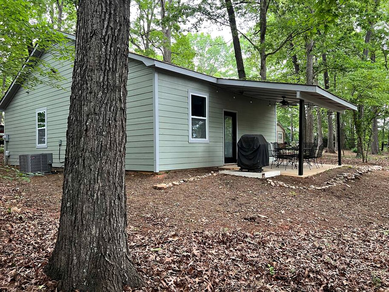 Cute Cottage with Fire Pit Perfect for Hiking Trails in Indian Trail, North Carolina